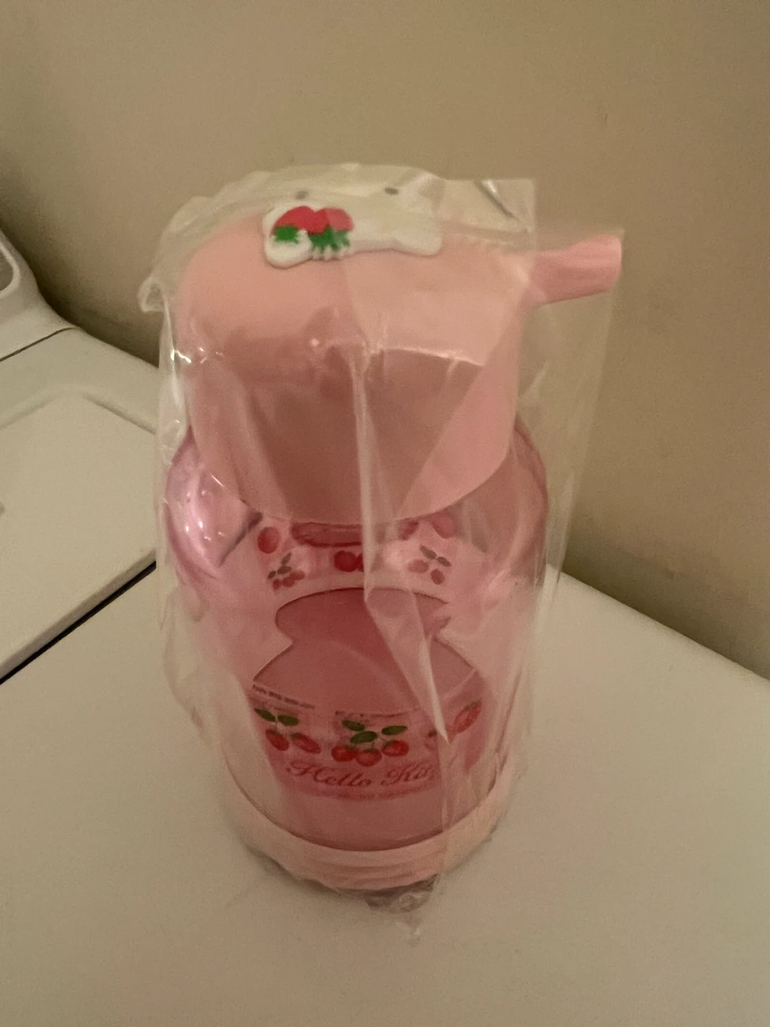 Sanrio Hello Kitty Condiment Dispenser - photo 3