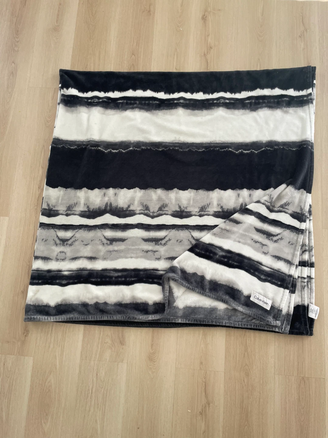 Two Calvin Klein Blankets – Black, White & Grey - photo 3