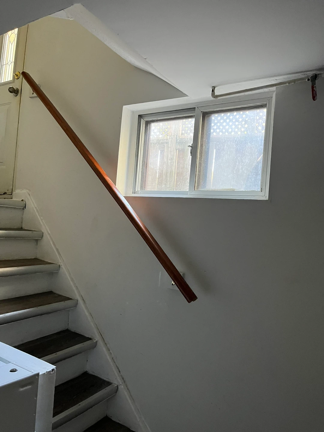 Basement room for rent - photo 2