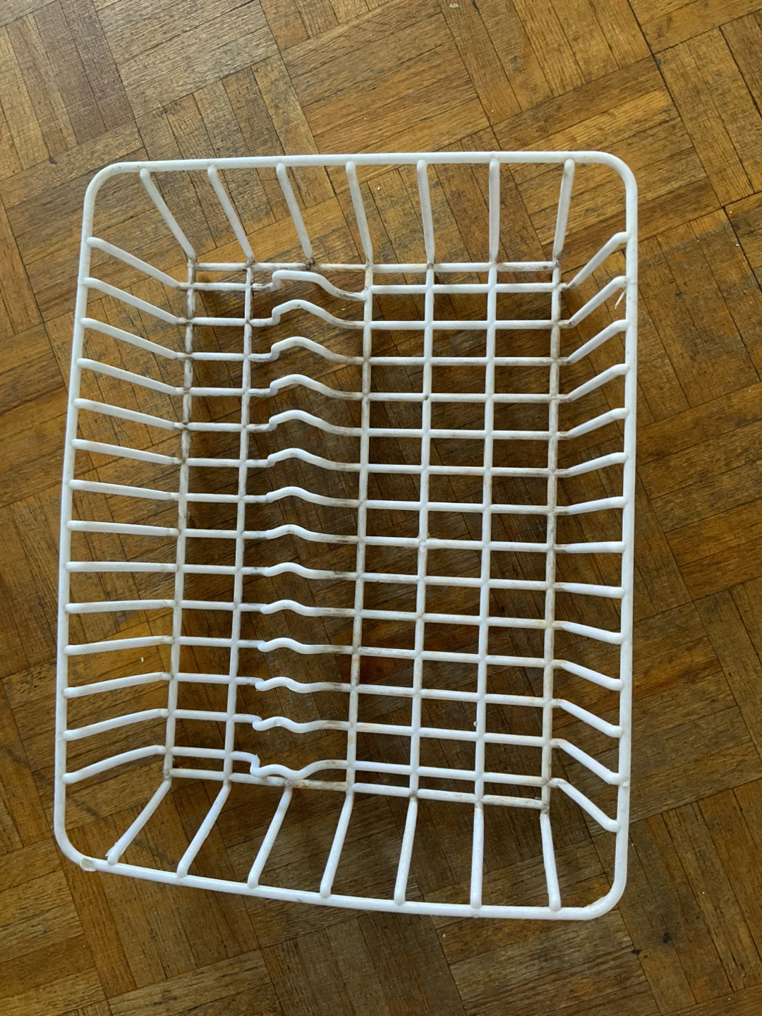 White wire dish drying rack