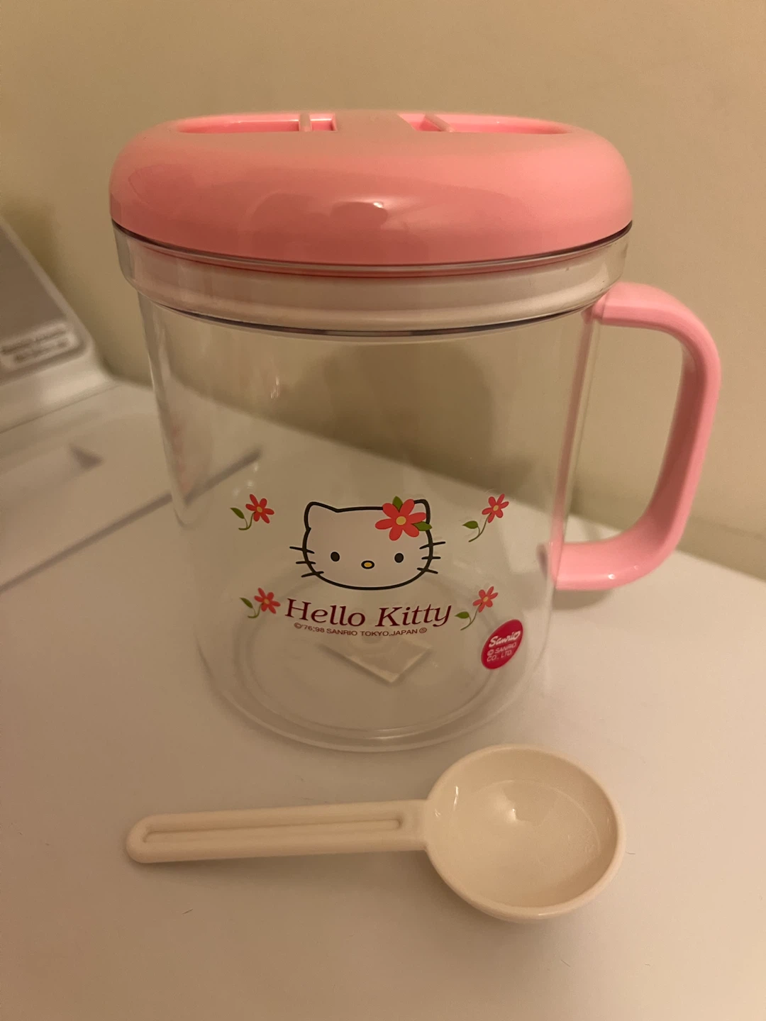 Hello Kitty One Touch Pot with Spoon