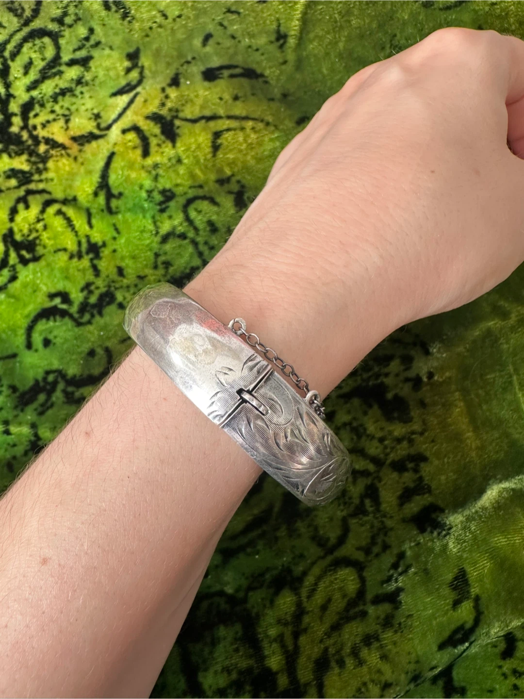 Birks vintage sterling silver engraved hinged bangle - photo 4