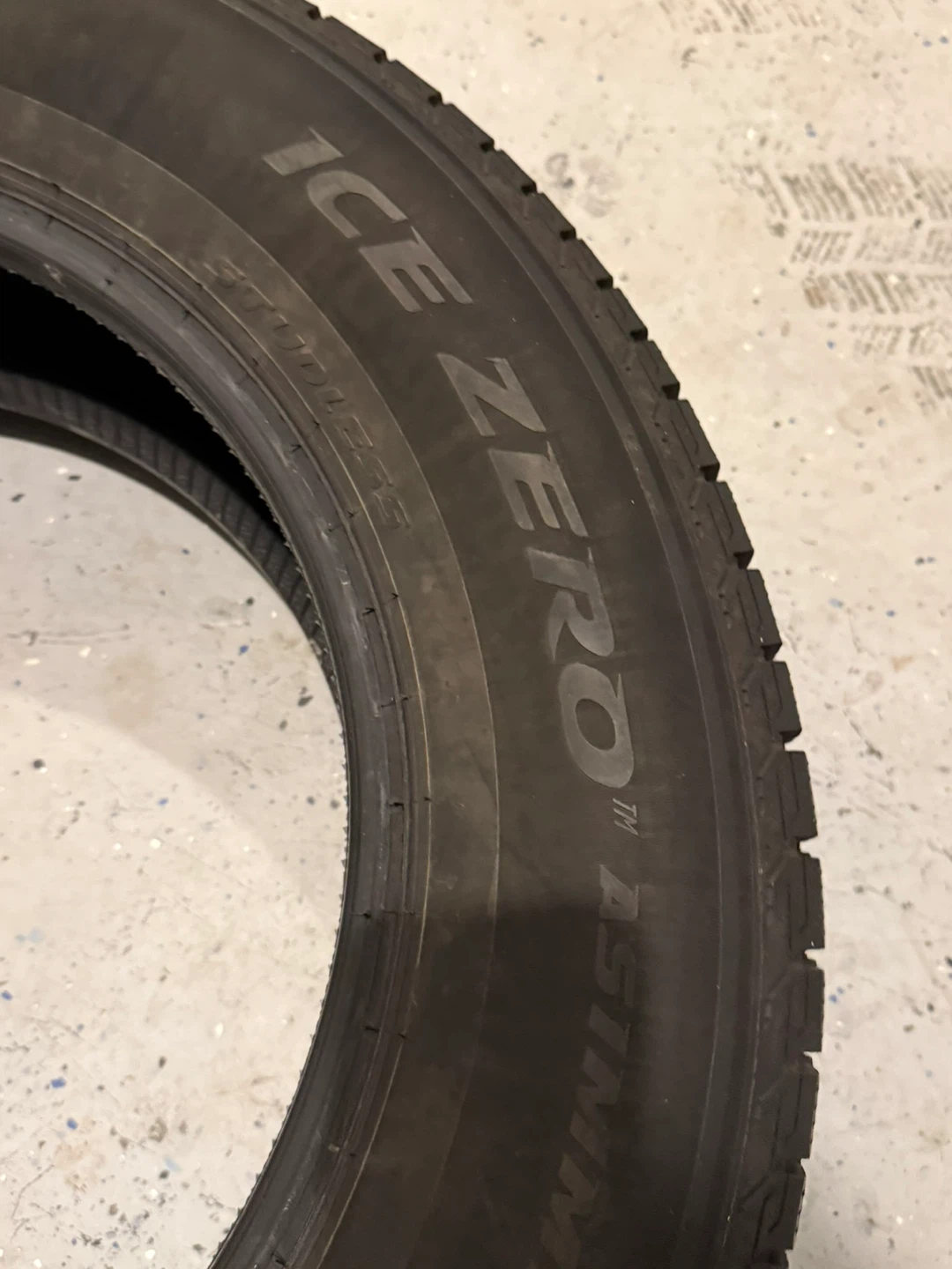 Set of 4. Pirelli Ice Zero Asimmetrico Tire 235/65 R18 - photo 3