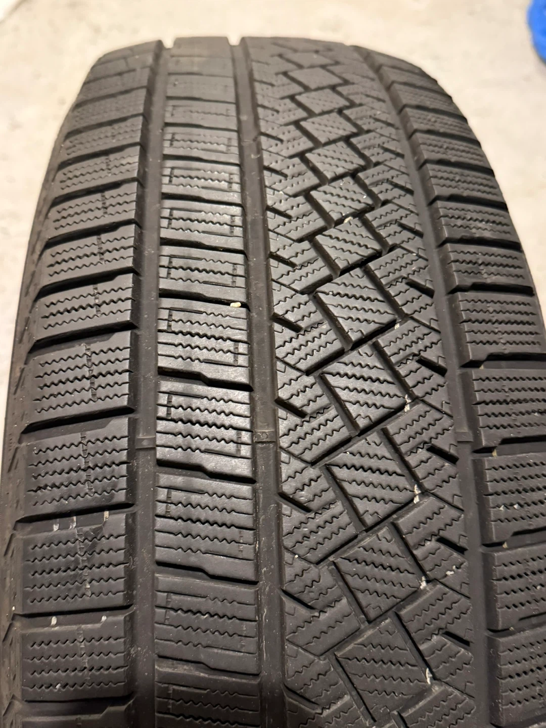Set of 4. Pirelli Ice Zero Asimmetrico Tire 235/65 R18 - photo 4