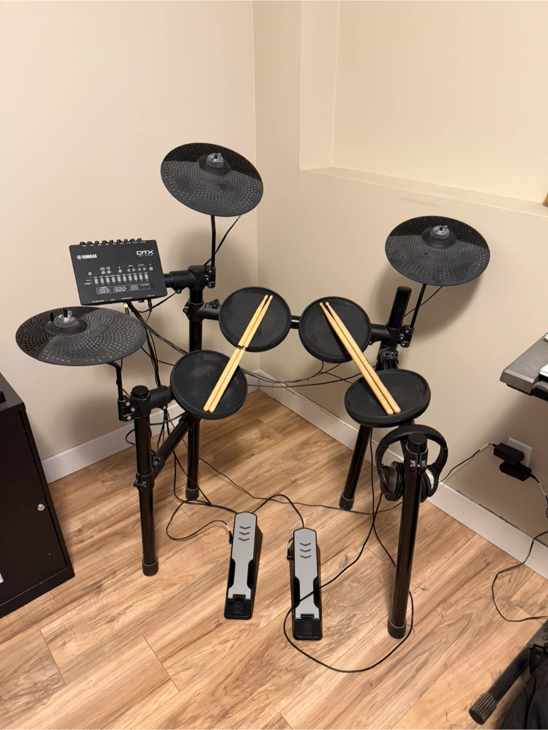 Yamaha DTX Electronic Drum Kit
