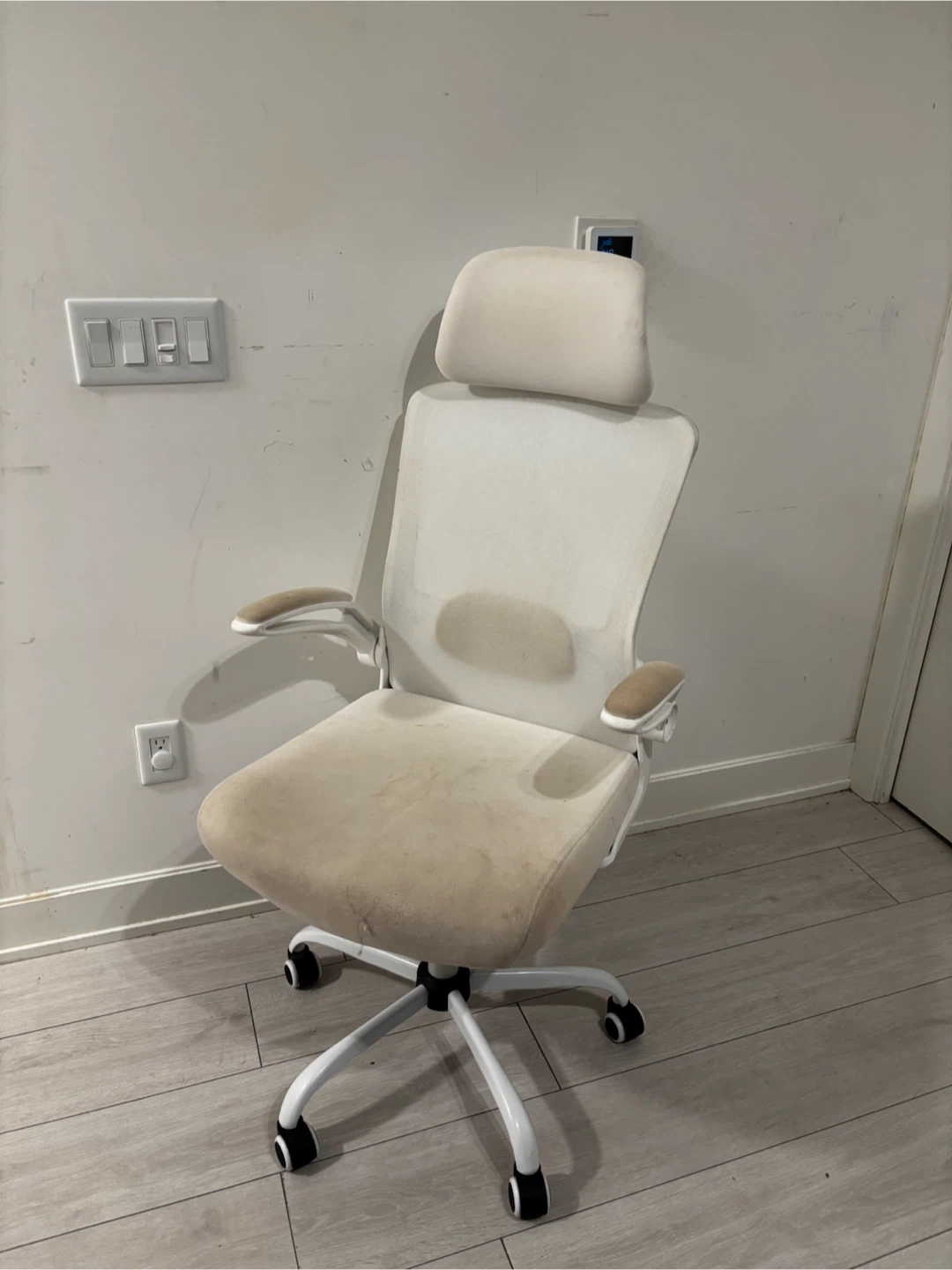 White chair - photo 2