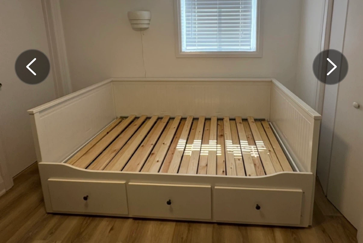 White Daybed with Storage Drawers