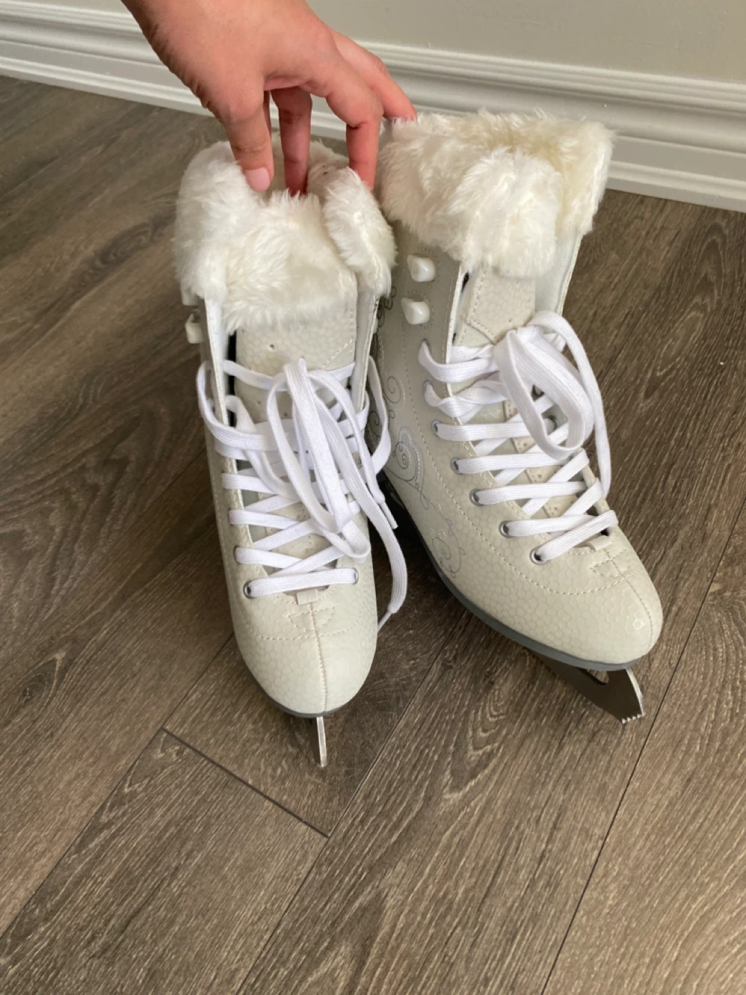 White Recreational Figure Skates - photo 4