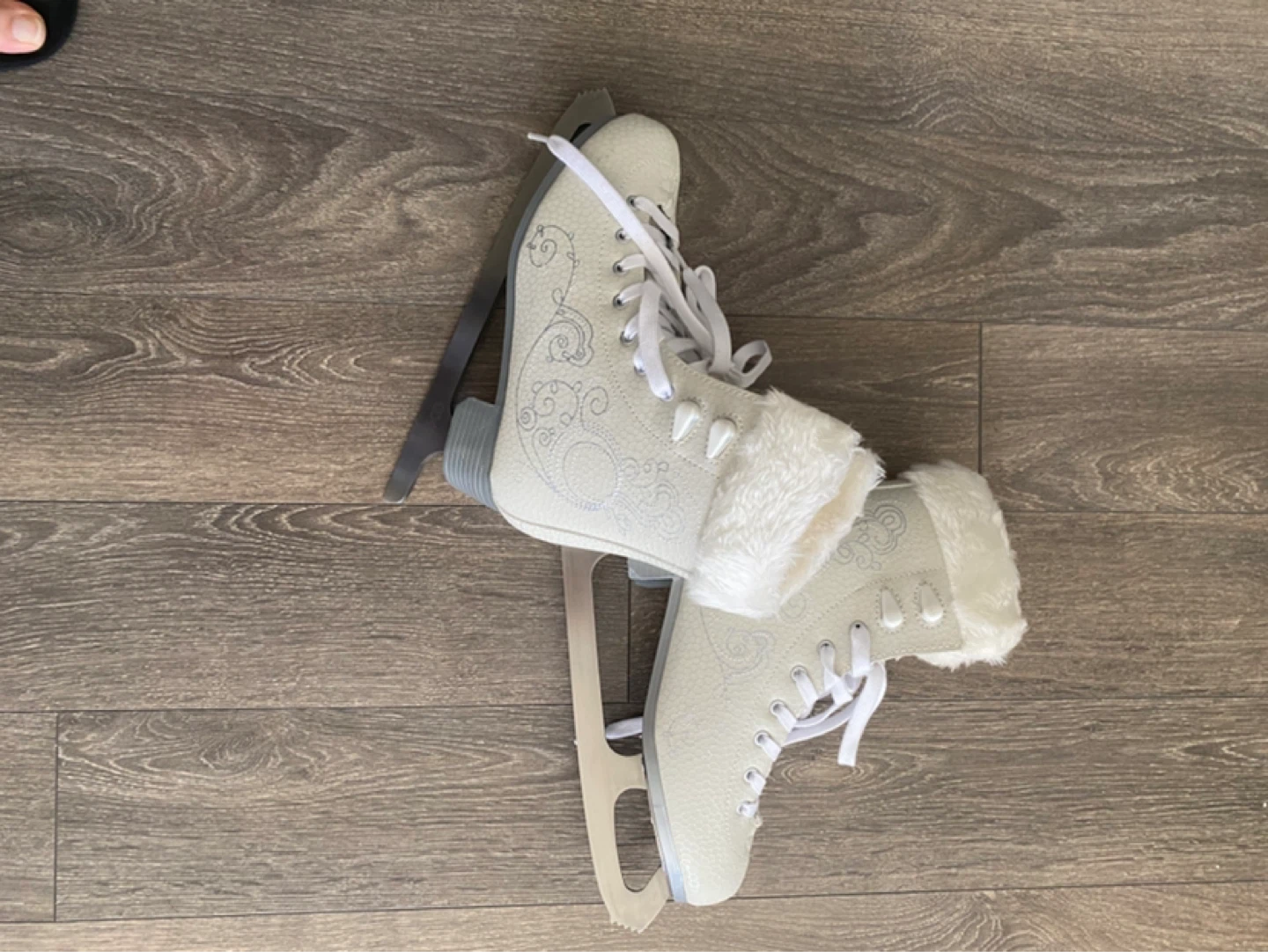 White Recreational Figure Skates - photo 2