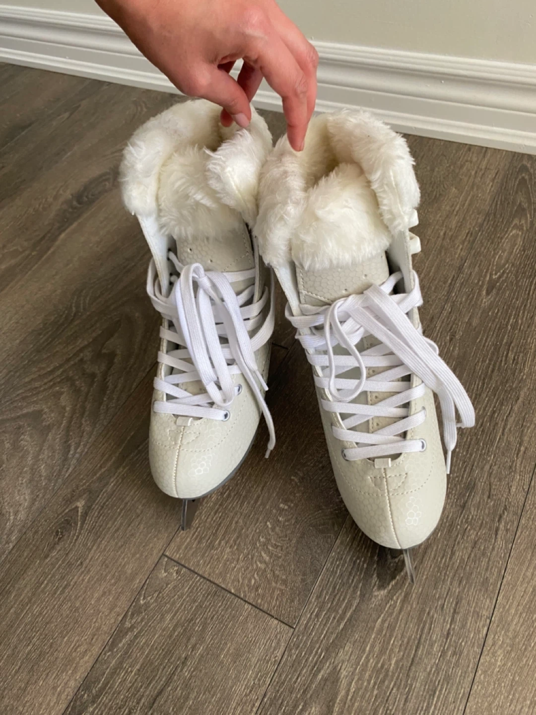White Recreational Figure Skates - photo 3
