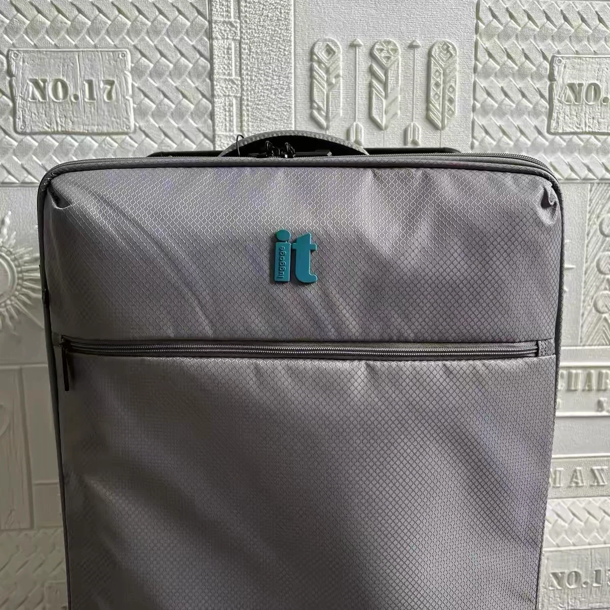 it Lightweight Spinner Suitcase 29 inch & a luggage strap - photo 2