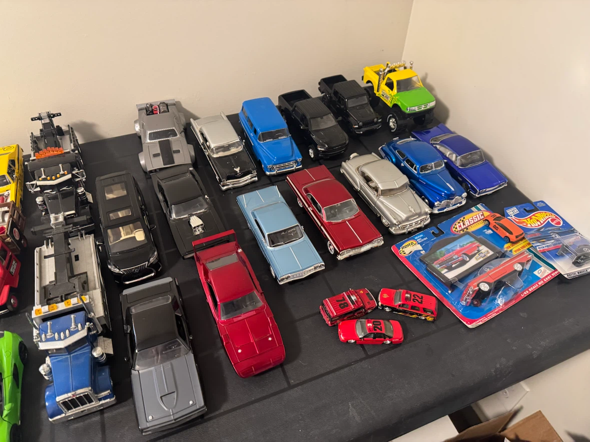Diecast Cars and Trucks - photo 4