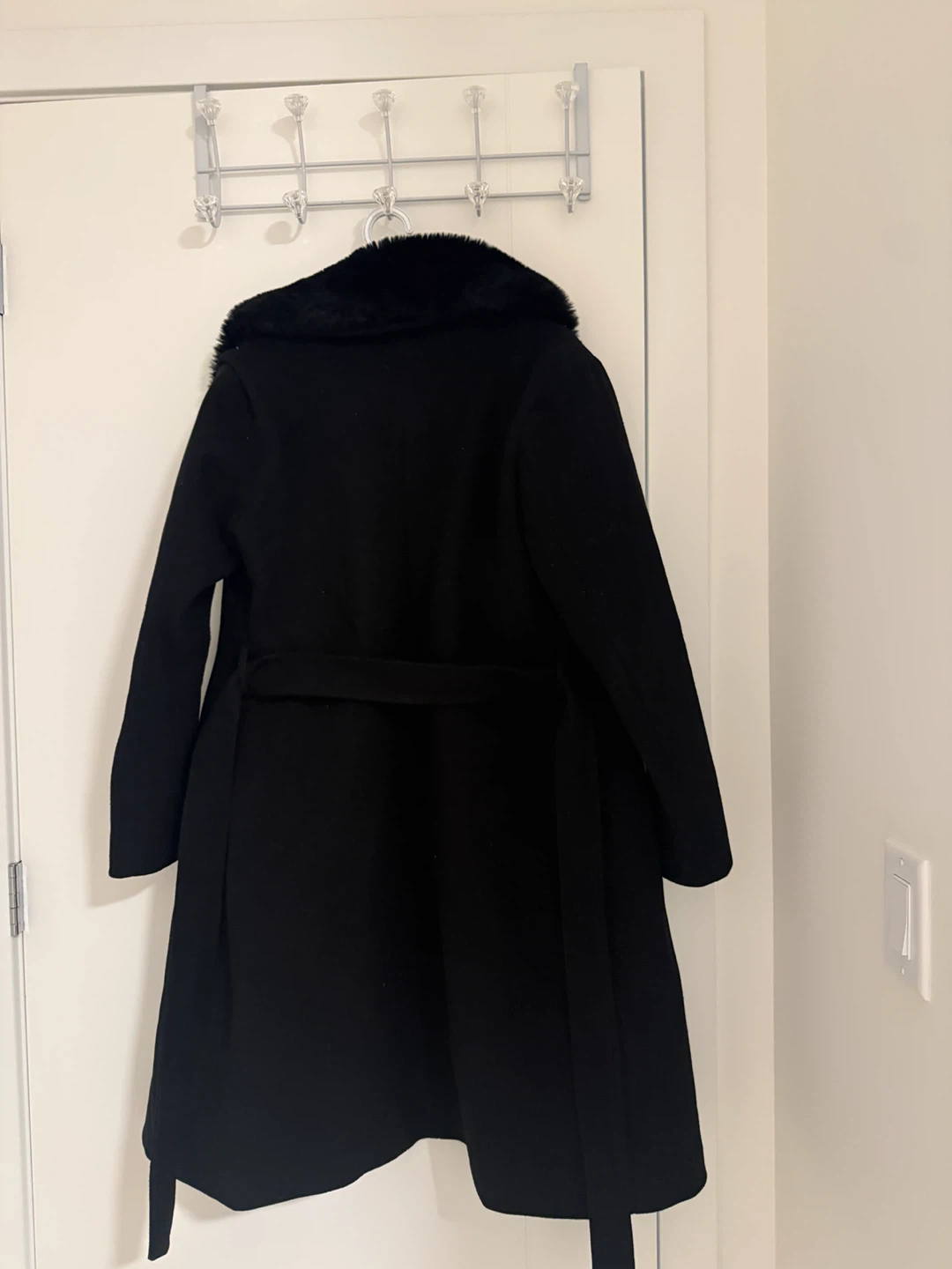 Suzy Shier Black Coat with Faux Fur Collar - photo 2