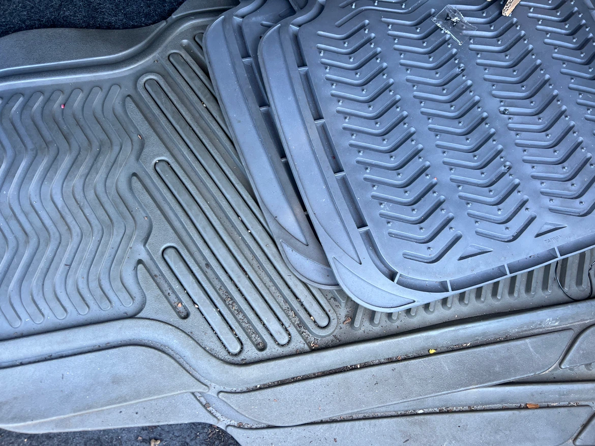 Set of 4 Universal Car Floor Mats