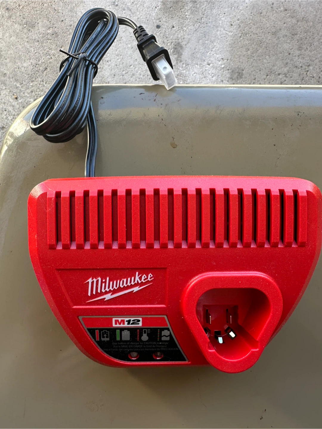 Milwaukee M12 Battery Charger