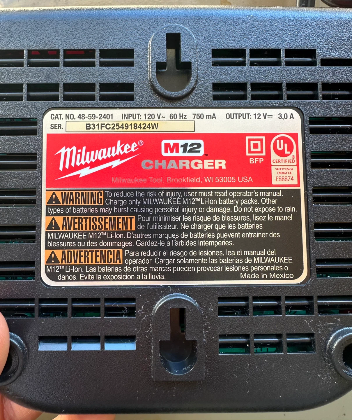 Milwaukee M12 Battery Charger - photo 2