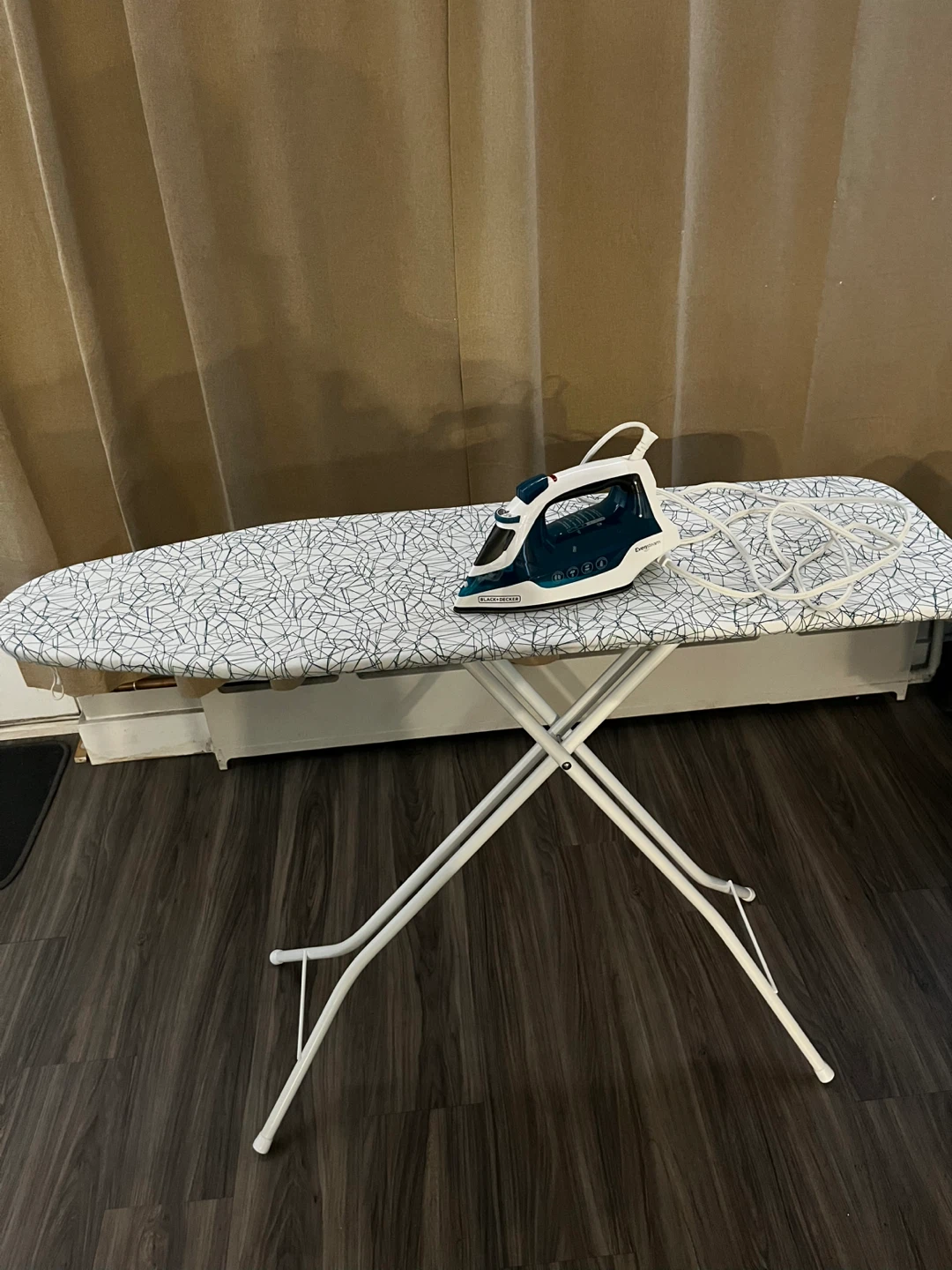 Black+Decker Easy Steam Iron and Ironing Board