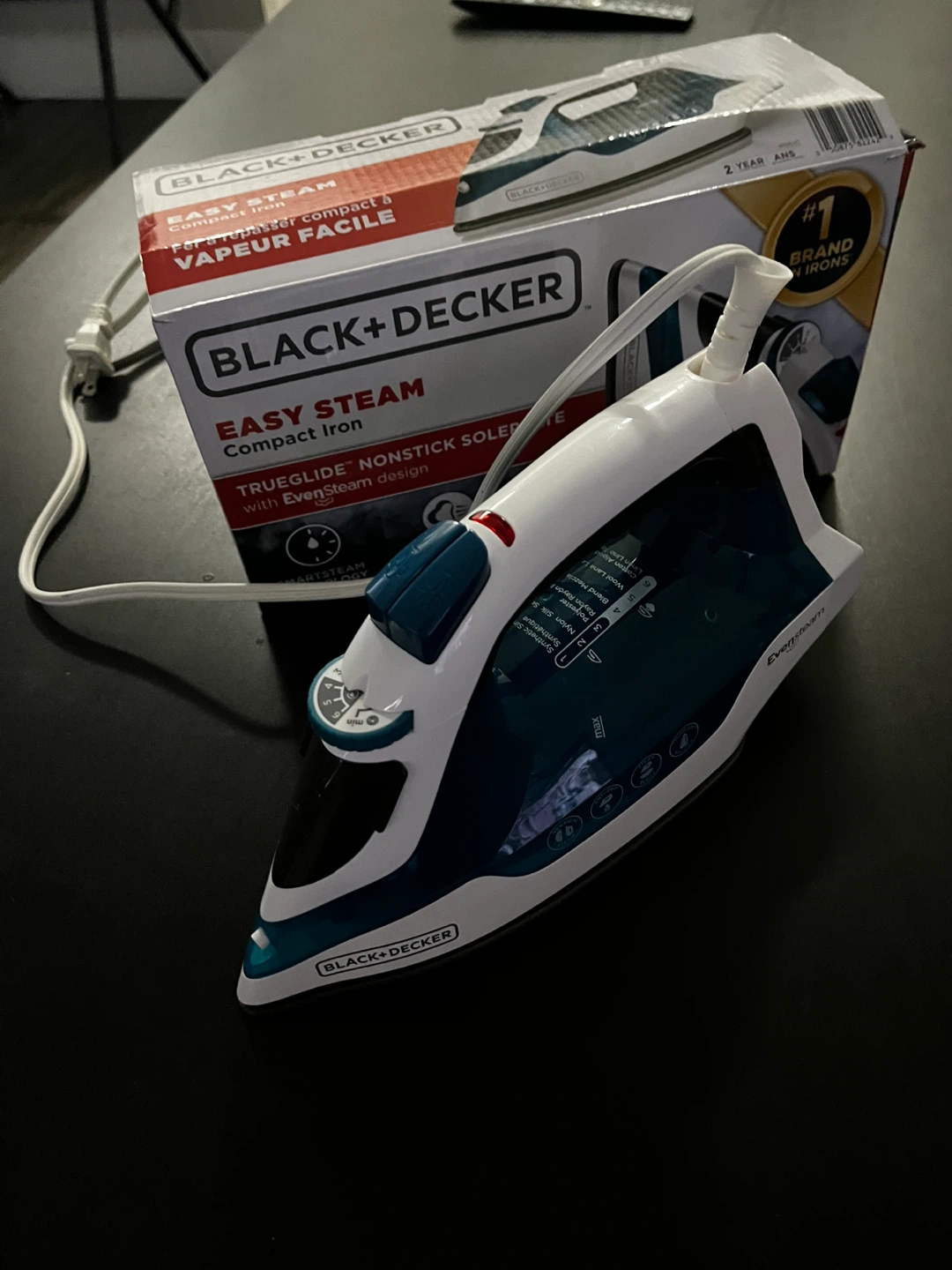 Black+Decker Easy Steam Iron and Ironing Board - photo 2