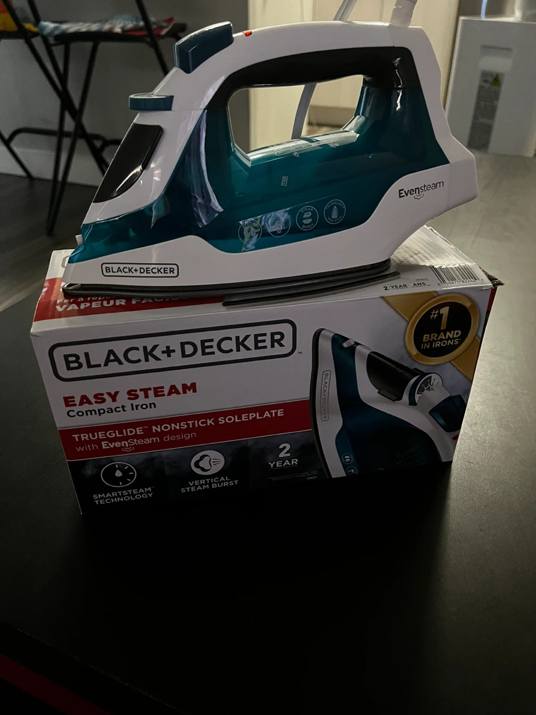 Black+Decker Easy Steam Iron and Ironing Board - photo 3