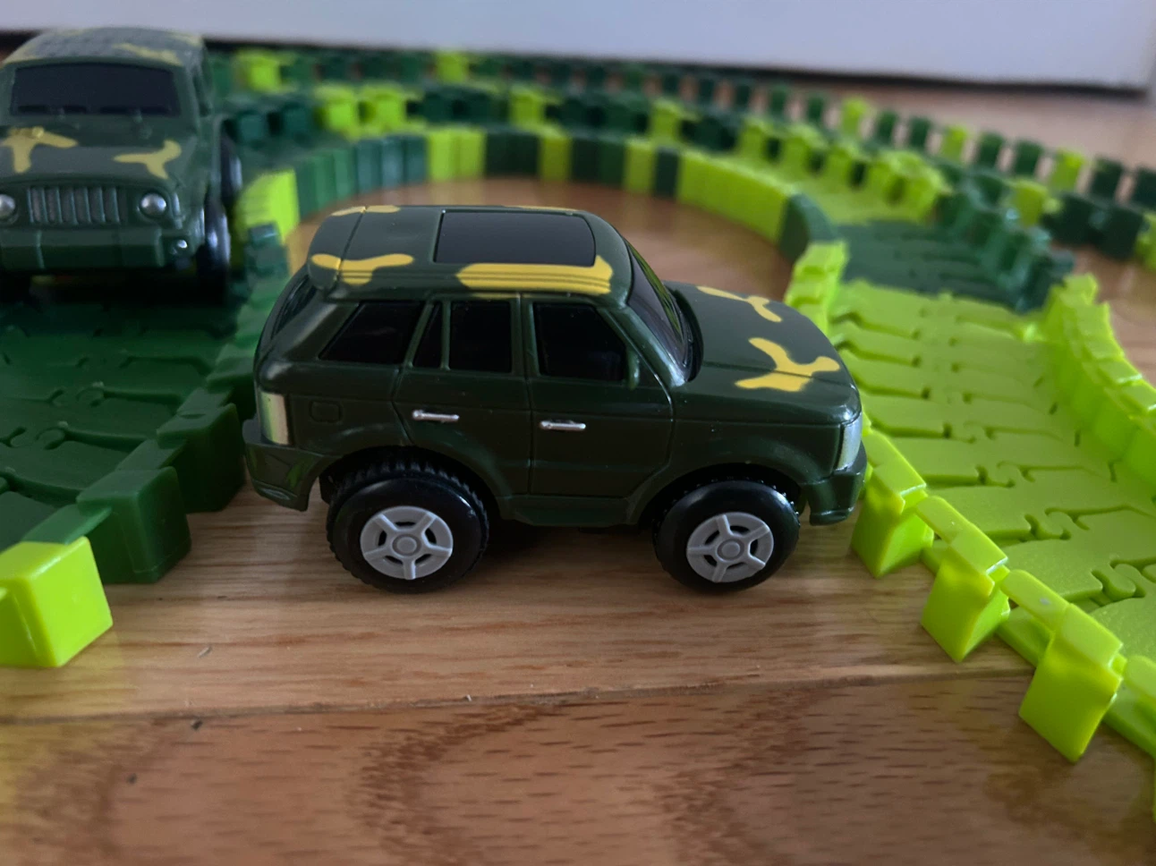 Toy Race Track Set with Two Camo Cars - photo 5