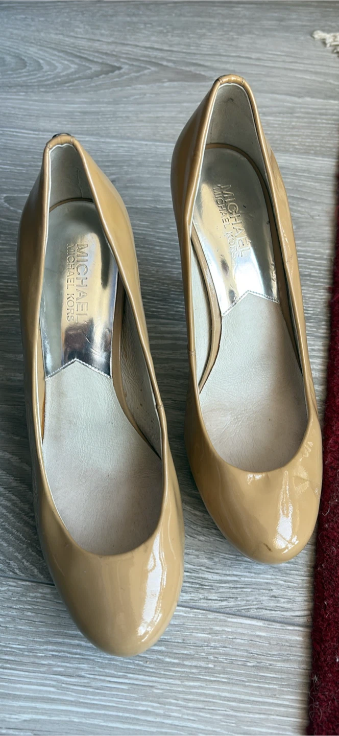 Michael Kors Nude Patent Pumps - photo 2