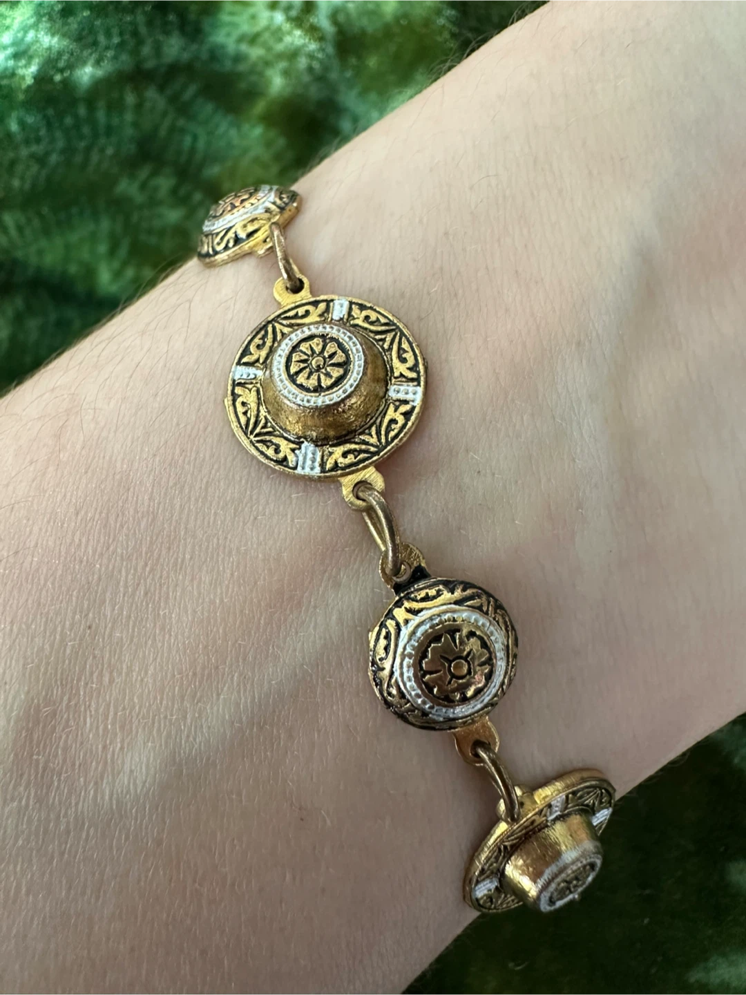 Vintage Style Ornate Gold Tone Charm Bracelet - photo 2