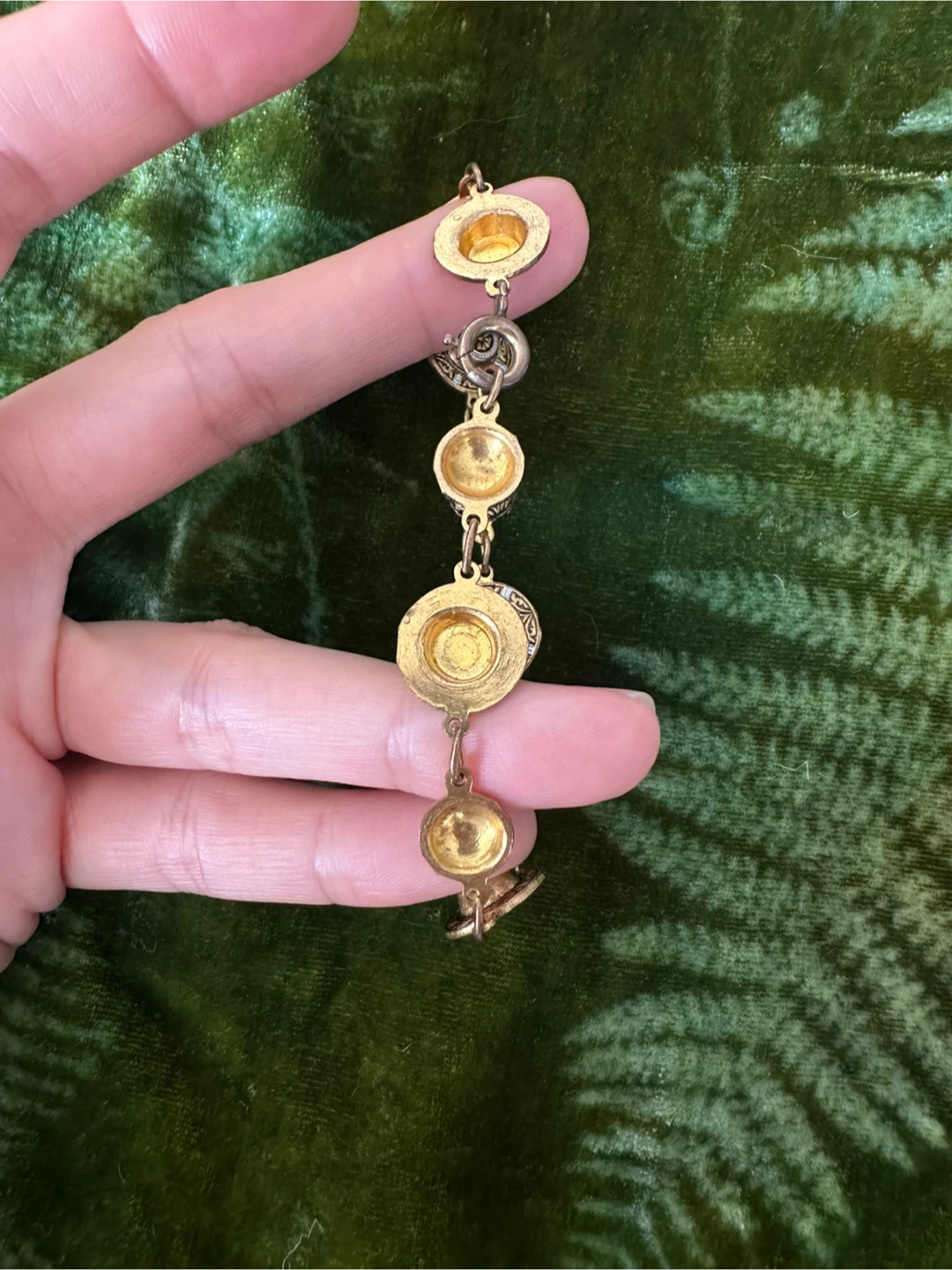 Vintage Style Ornate Gold Tone Charm Bracelet - photo 5