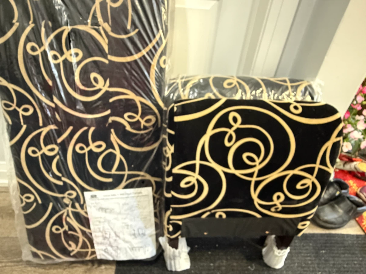 International Furniture Bench - Black and Gold