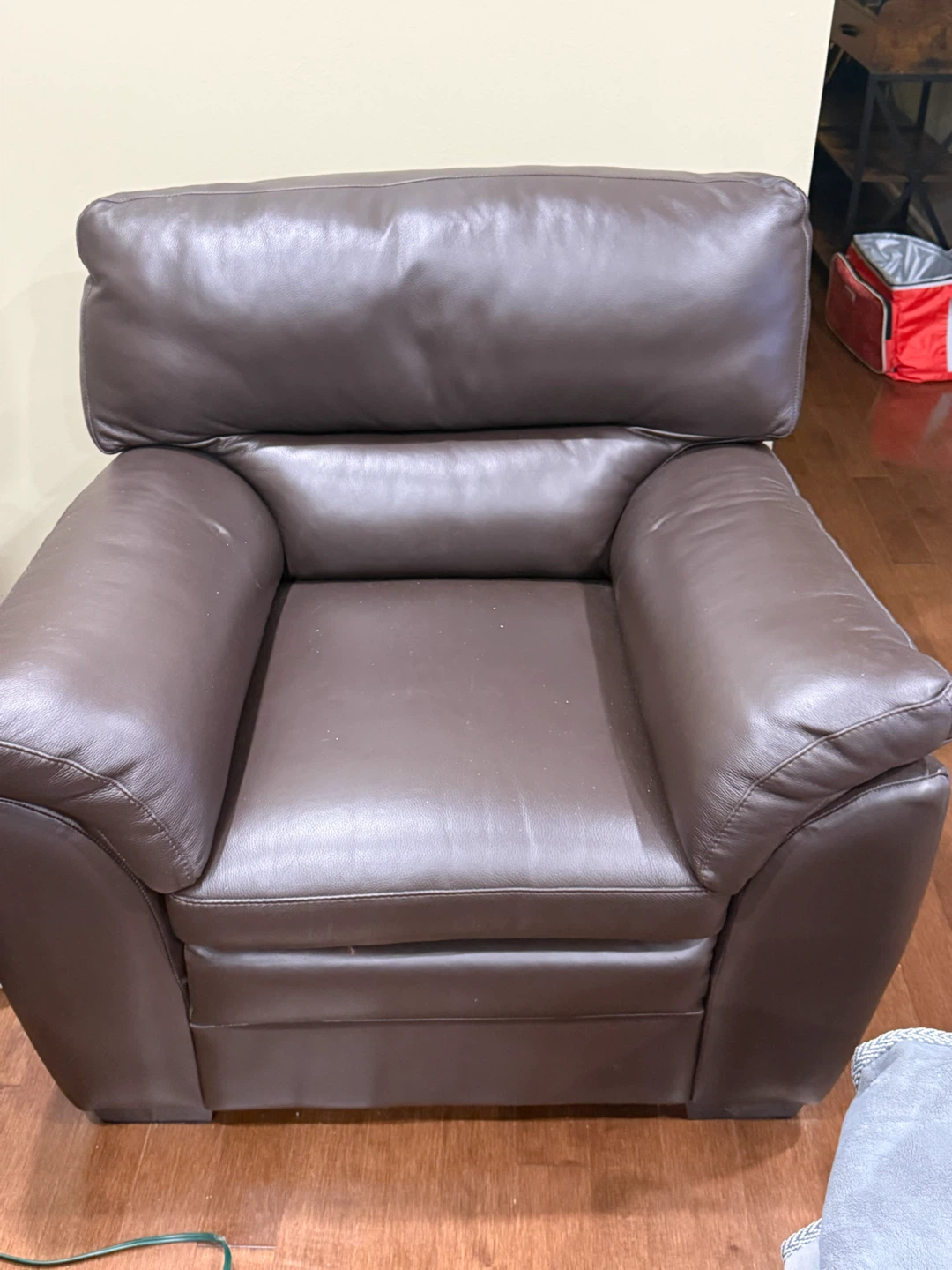 Dark brown leather sofa and matching armchair - photo 5