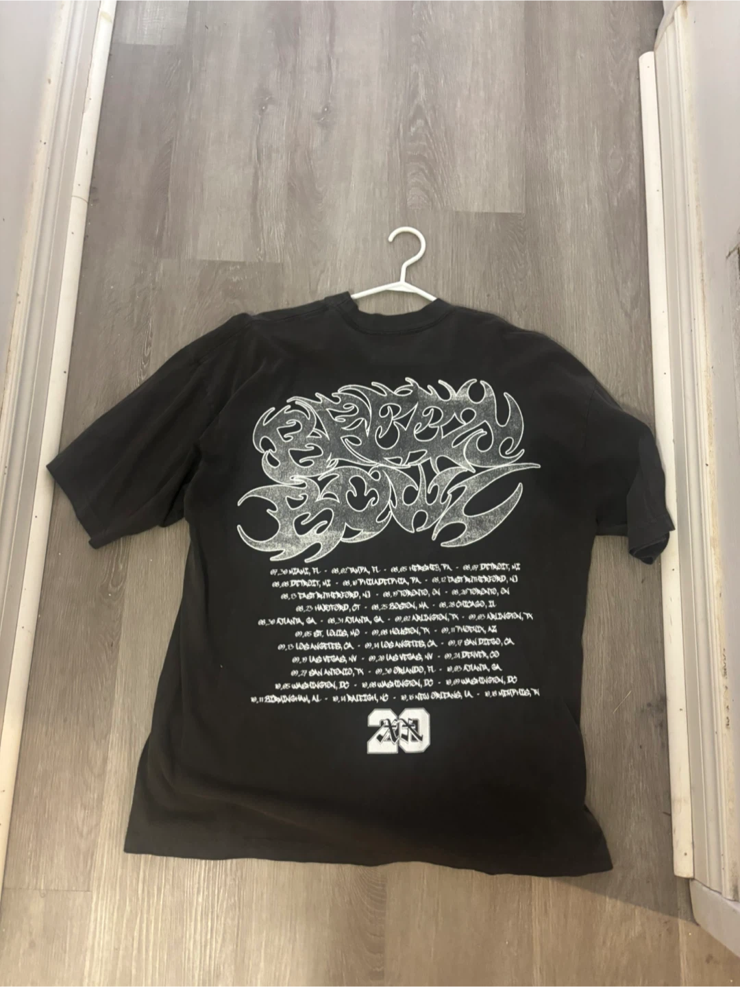 Chris brown breezy bowl shirt 2025 tour merch - photo 2