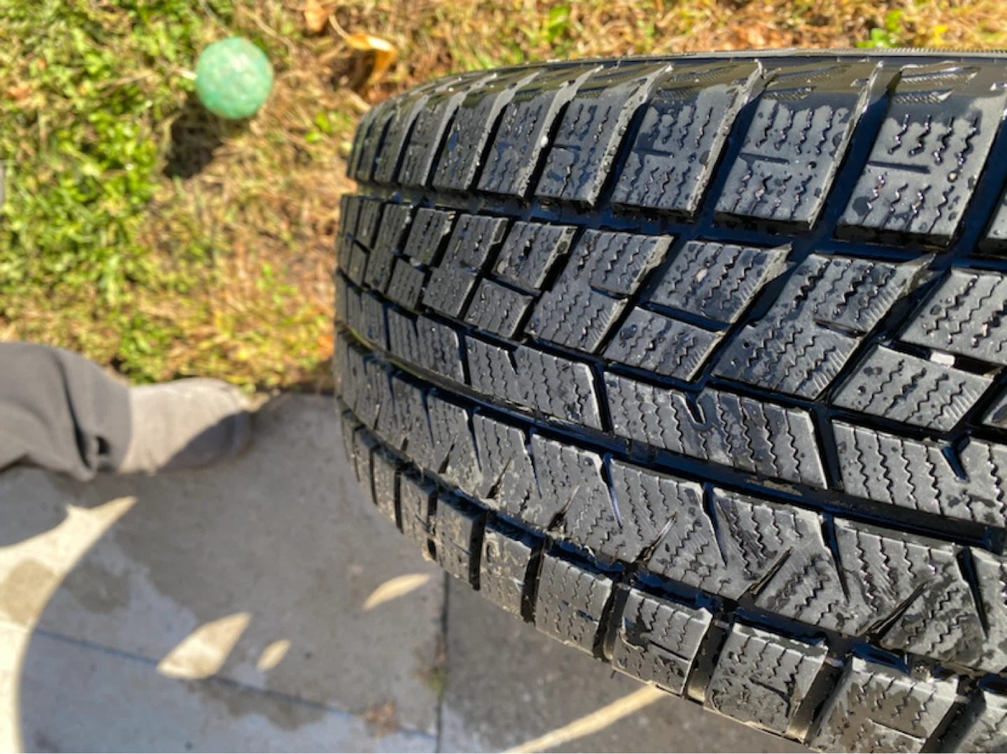 Set of 4 Chevrolet Wheels with 195/60R15 Winter Tires - photo 4