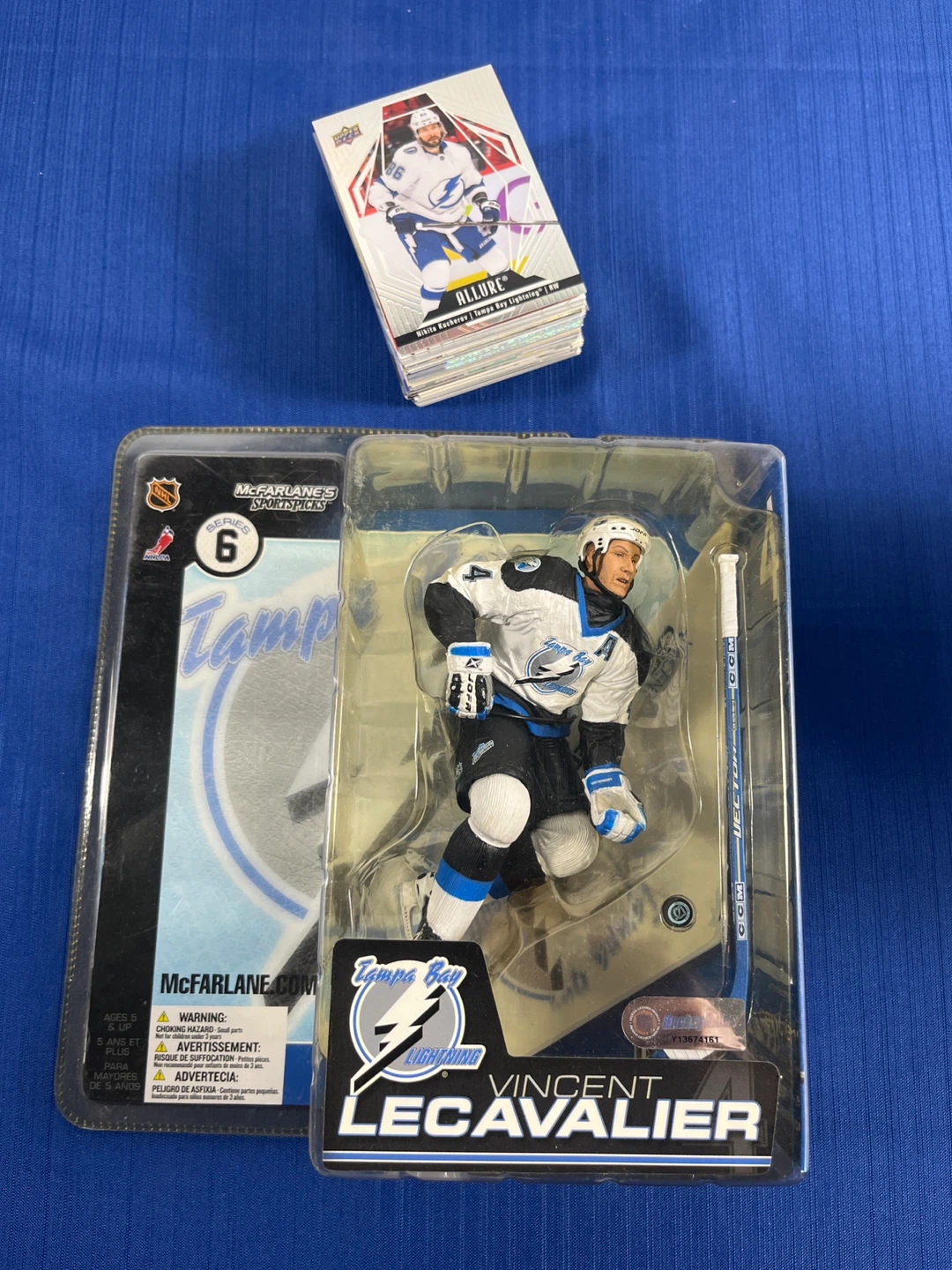 Tampa Bay Lightning Figure & Free Card Lot - - photo 2
