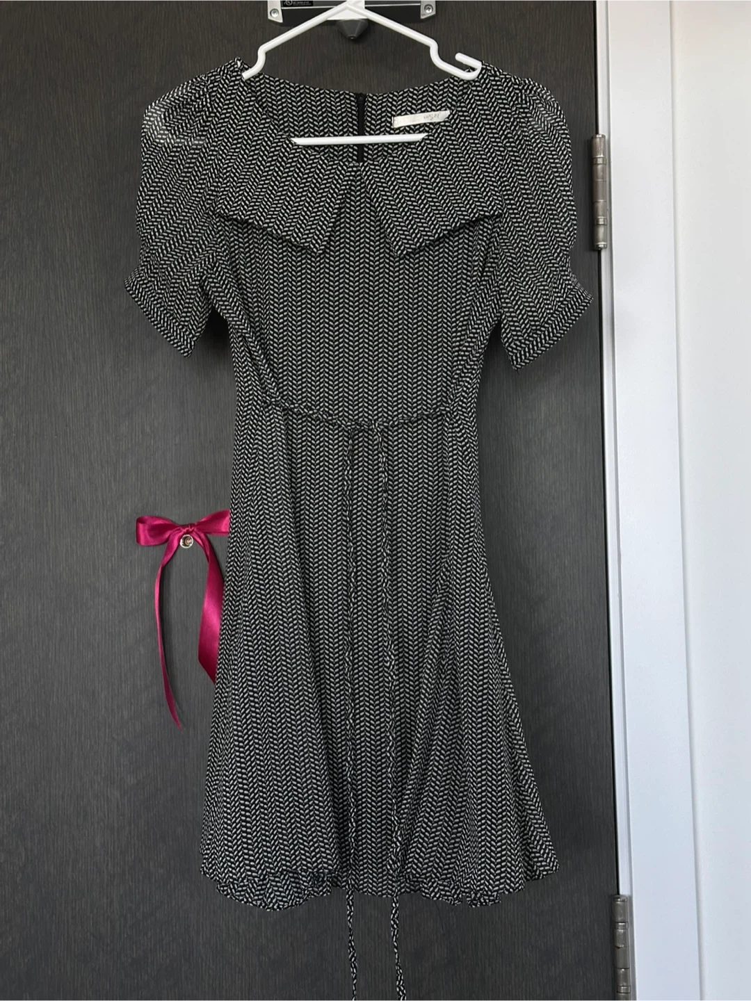 Black and white patterned dress