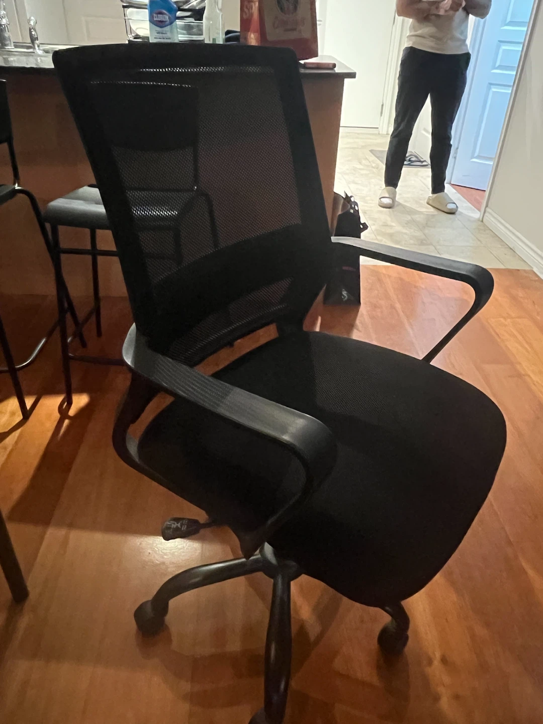 Black ergonomic office chair - photo 3