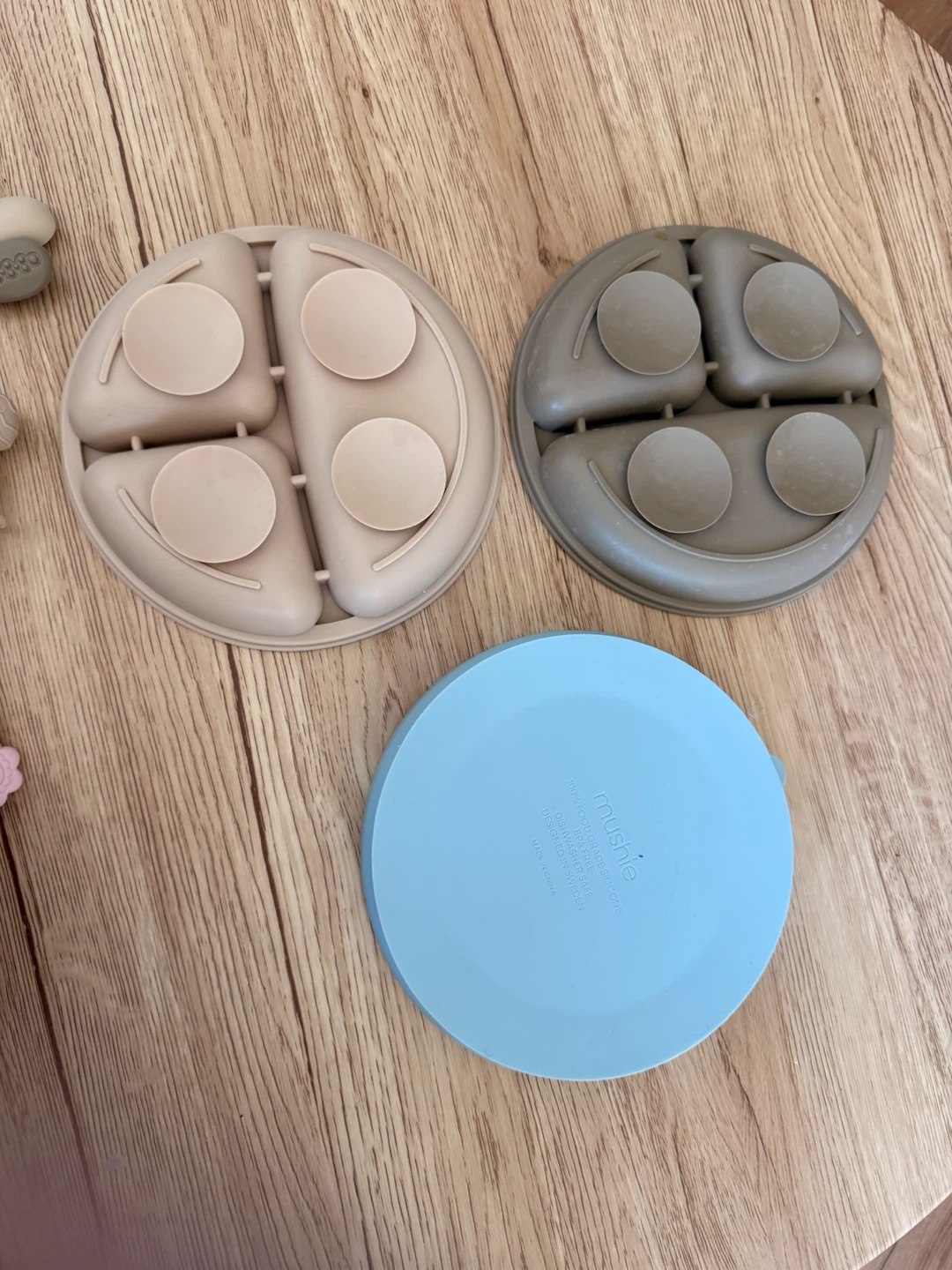 Bundle Silicone Baby Feeding Set with 3 Plates and 6 Utensils - photo 2
