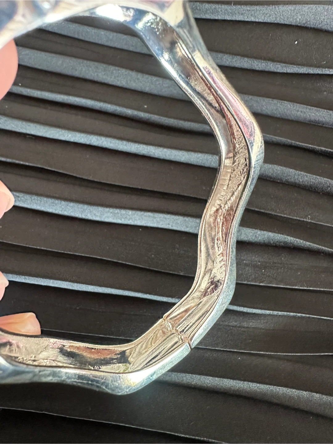 Silver-Tone Wave Bangle Bracelet - photo 4