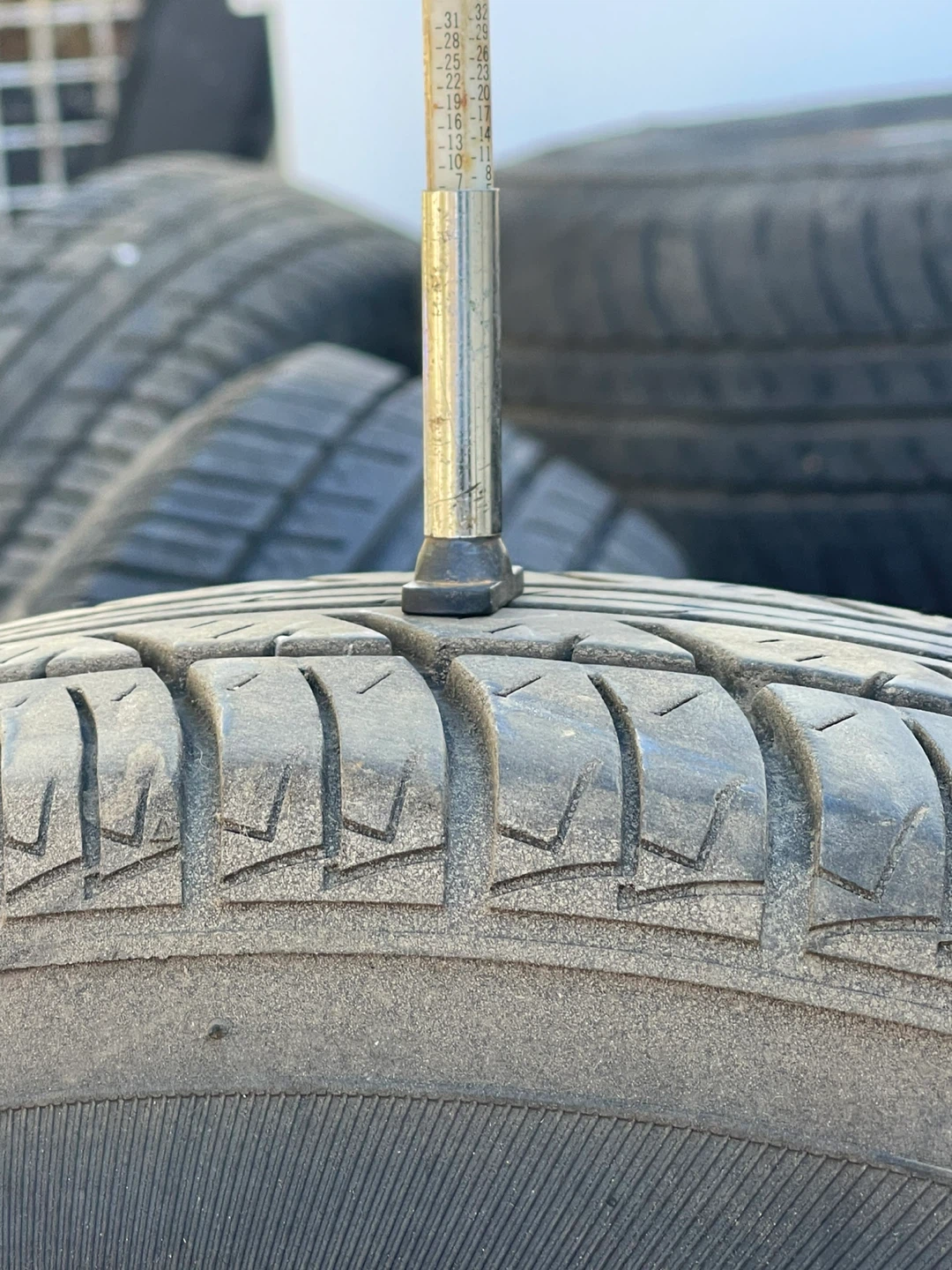 4 Motomaster AW II Tires 185/70R14 - photo 2