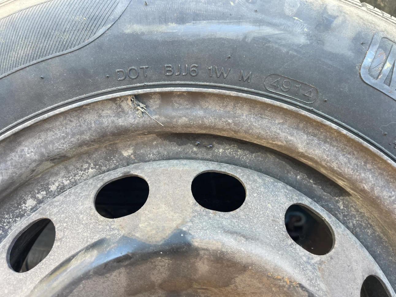 4 Motomaster AW II Tires 185/70R14 - photo 3