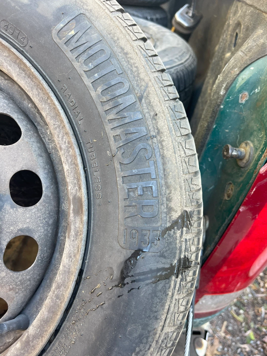 4 Motomaster AW II Tires 185/70R14 - photo 4