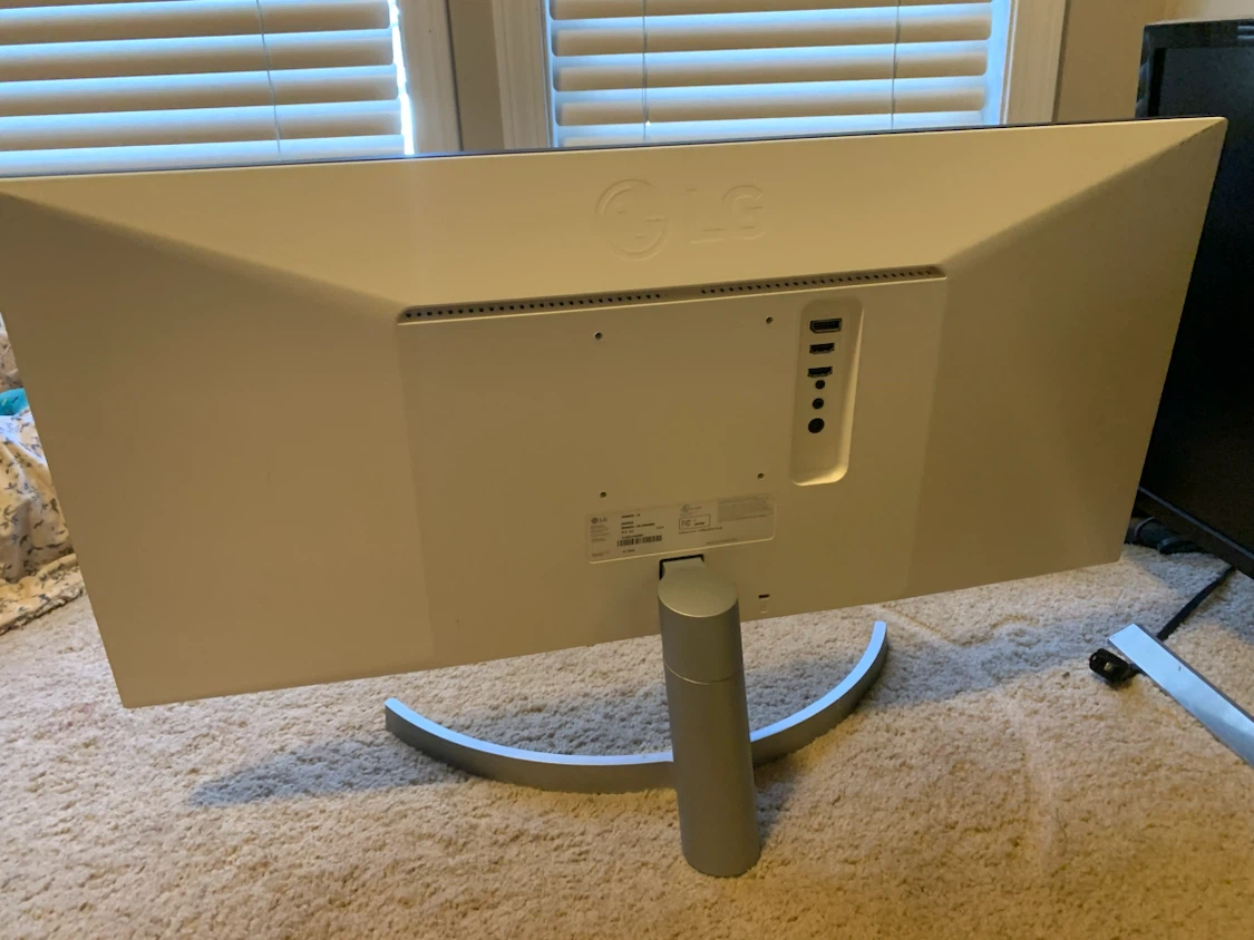 LG Monitor - photo 2