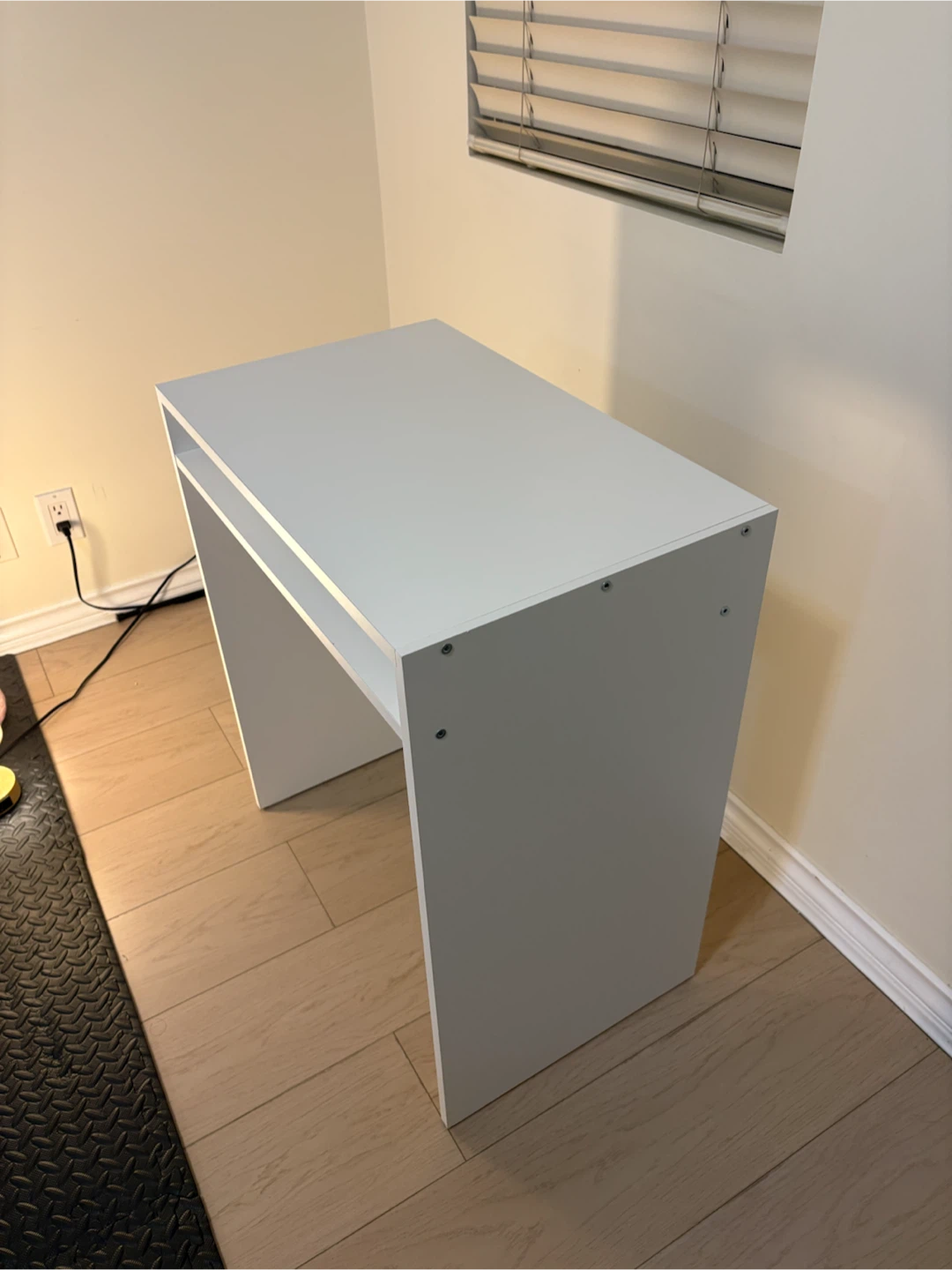 IKEA Small Desk + Small Desk Lamp - photo 3