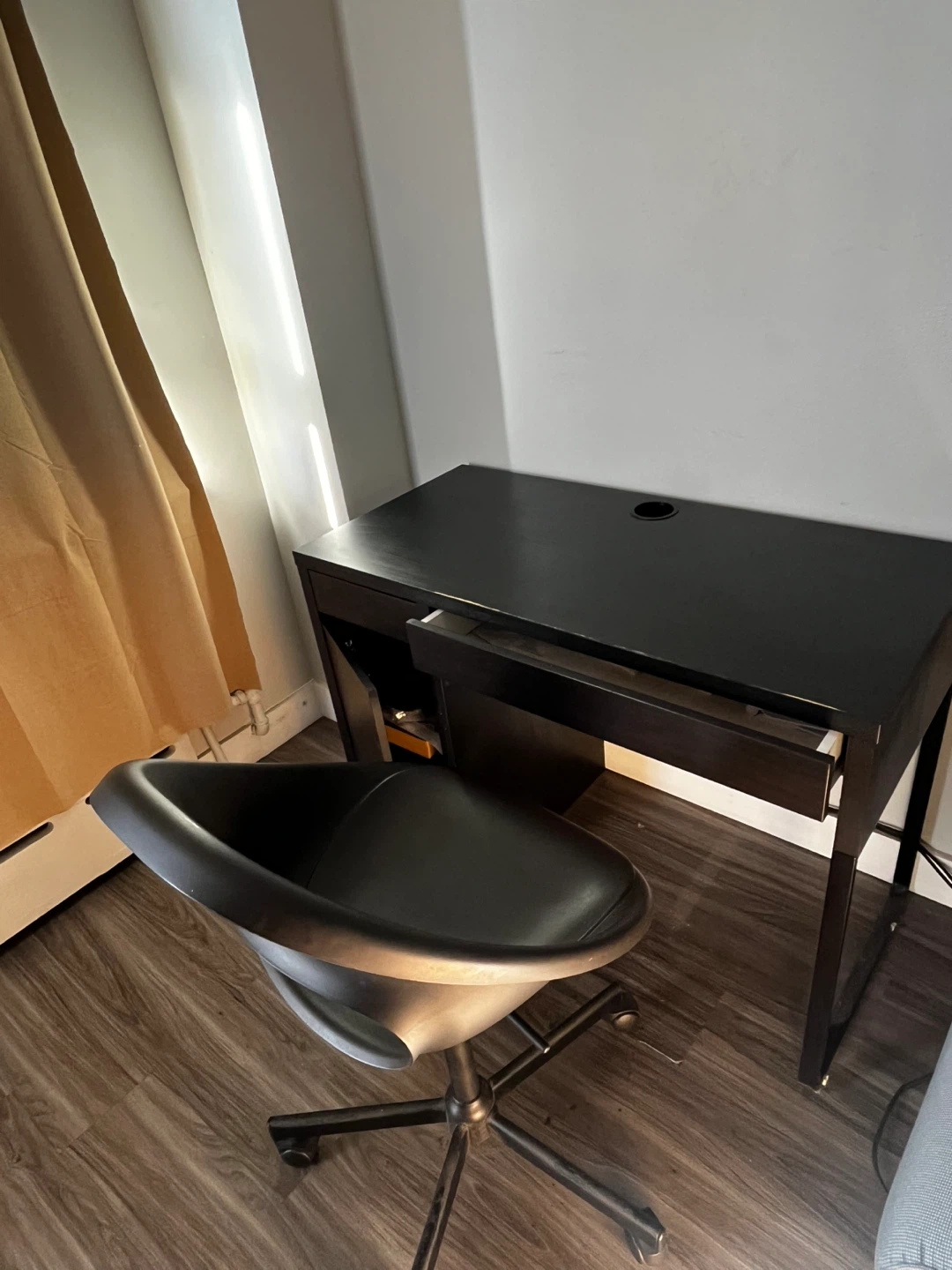 Ikea Mickie Desk and Swivel Chair - photo 2