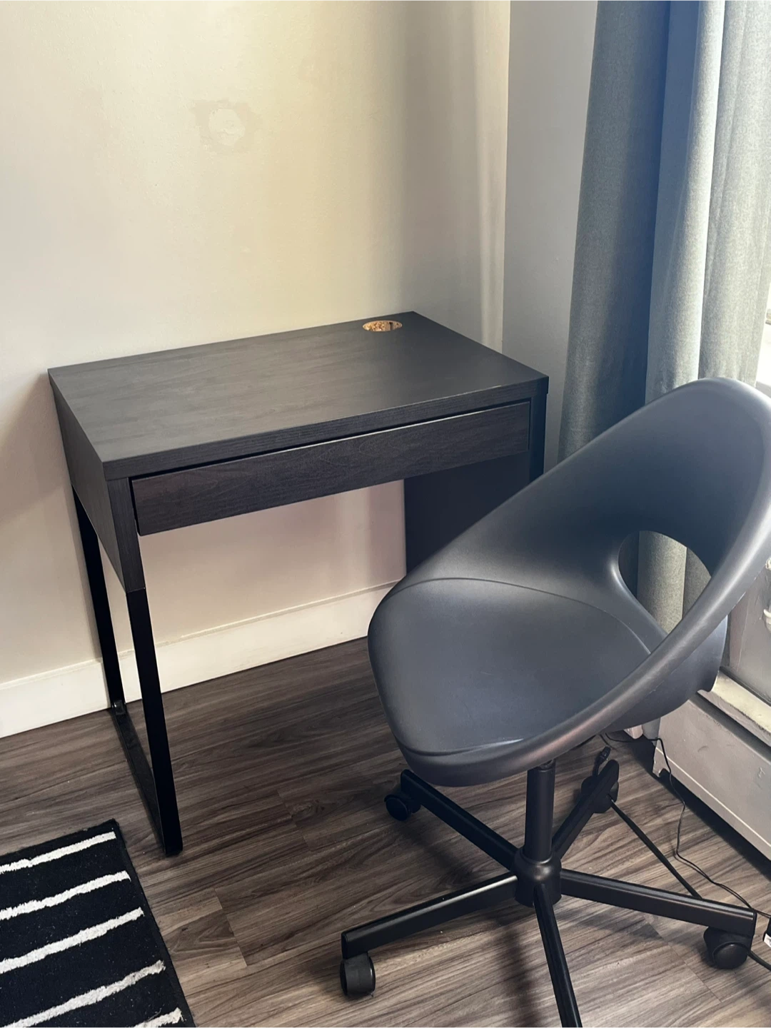 Ikea Mickie Desk and Swivel Chair - photo 2