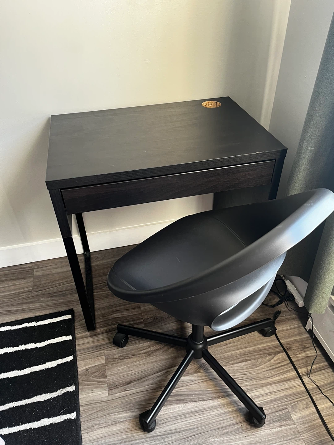 Ikea Mickie Desk and Swivel Chair - photo 3