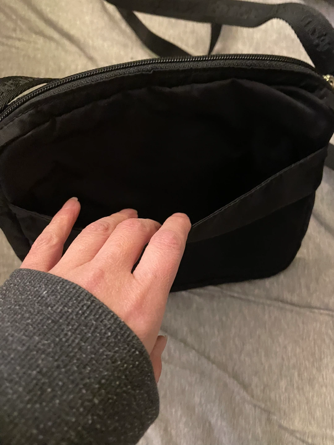 LeSportsac black crossbody bag - photo 3
