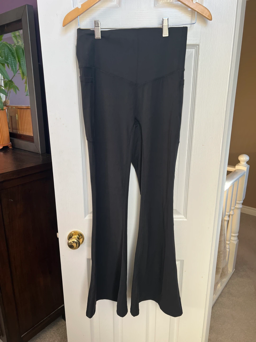 BNWT Halara High Waisted Flare Leggings size medium