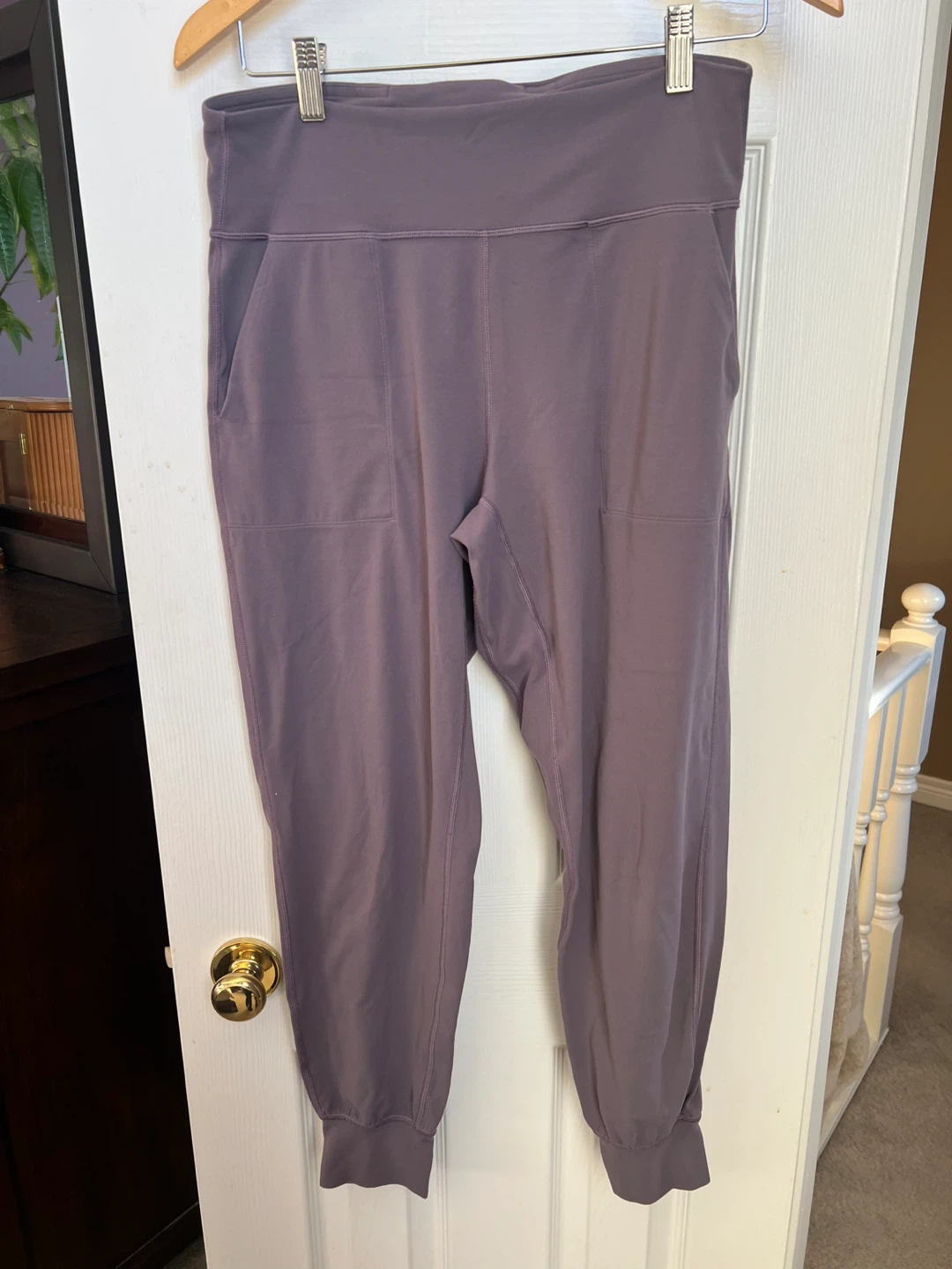 Size 10 align lululemon joggers