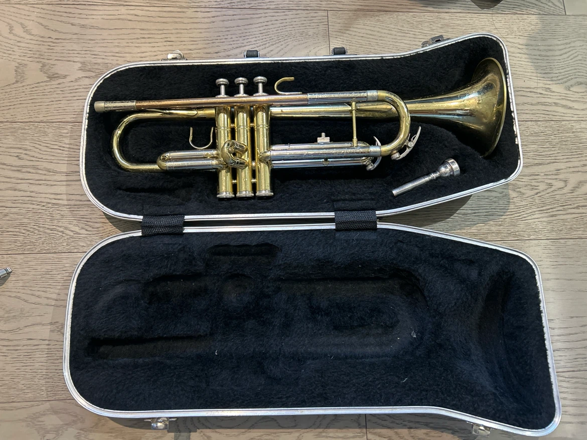 Yamaha YTR-2320 Trumpet with Case