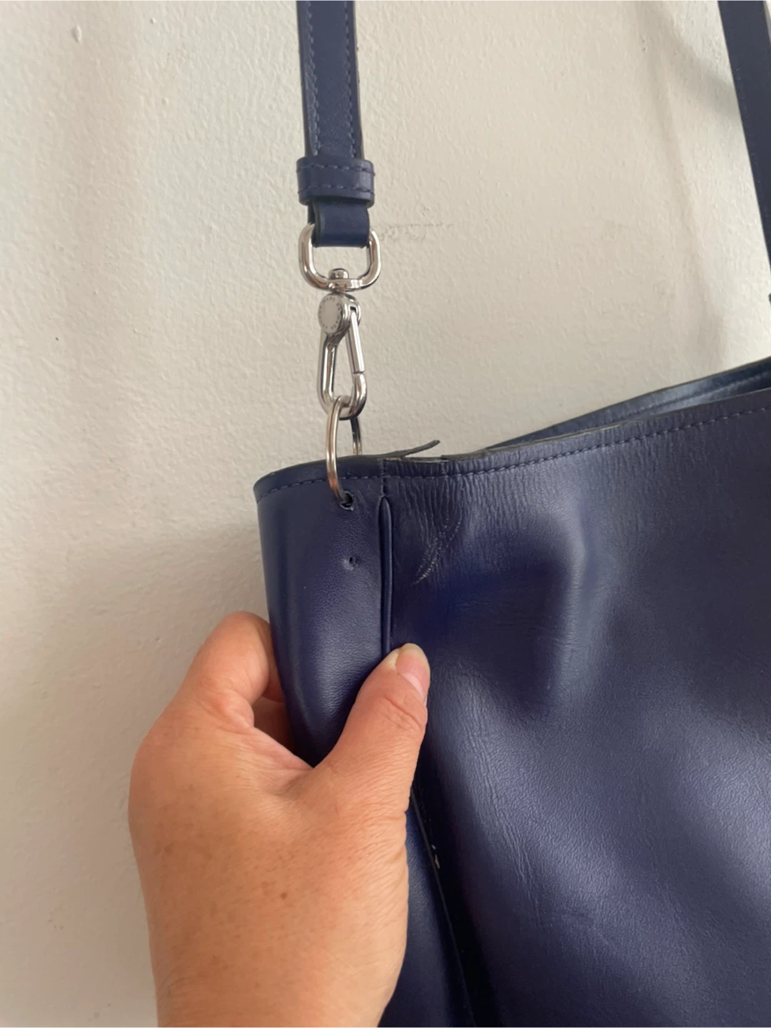 Marc by Marc Jacobs Leather Bucket Bag - photo 3