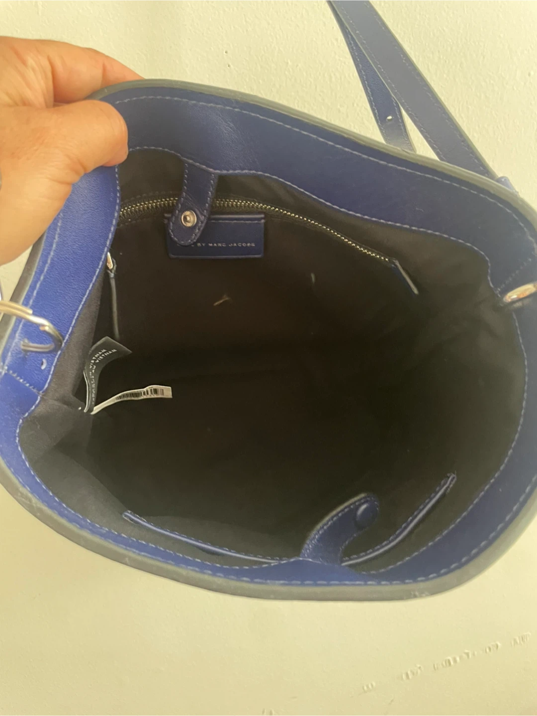 Marc by Marc Jacobs Leather Bucket Bag - photo 4